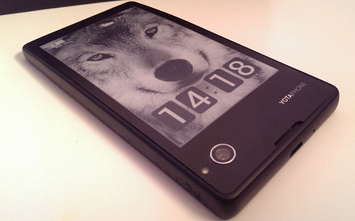 Cận cảnh YotaPhone, chiếc smartphone 2 màn hình độc đáo