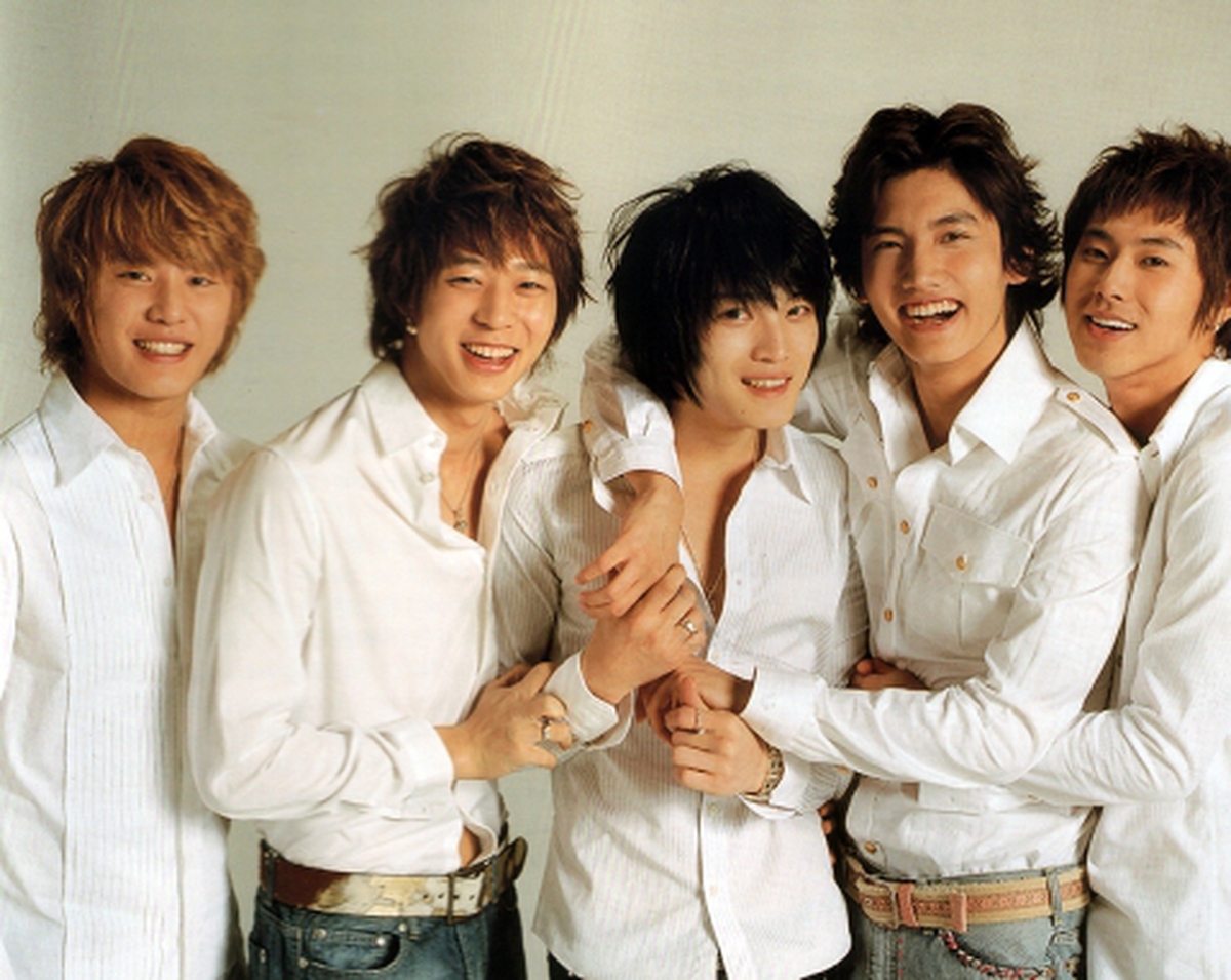 Jaejoong vẫn giữ hình ảnh 5 thành viên DBSK trong điện thoại