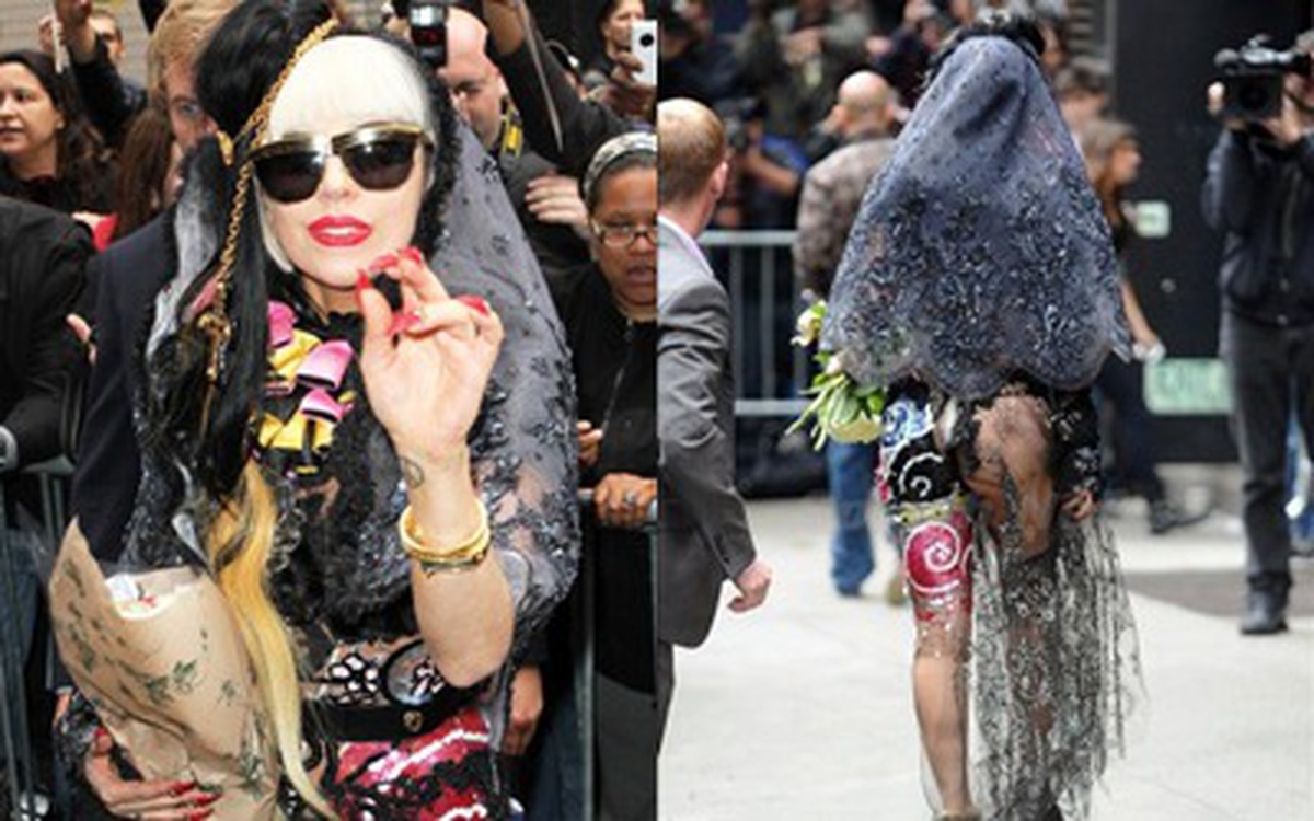 Lady Gaga diện váy rách như 