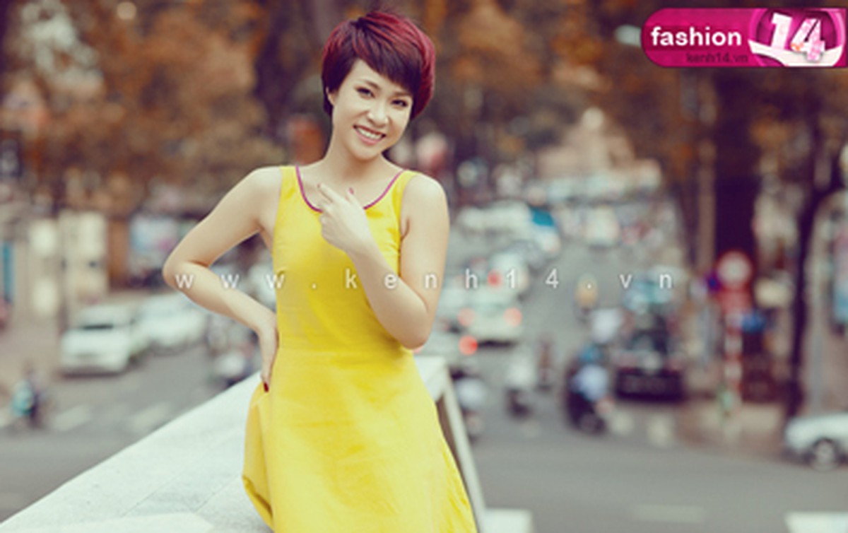 Uyên Linh rạng rỡ trong nắng thu Sài Gòn