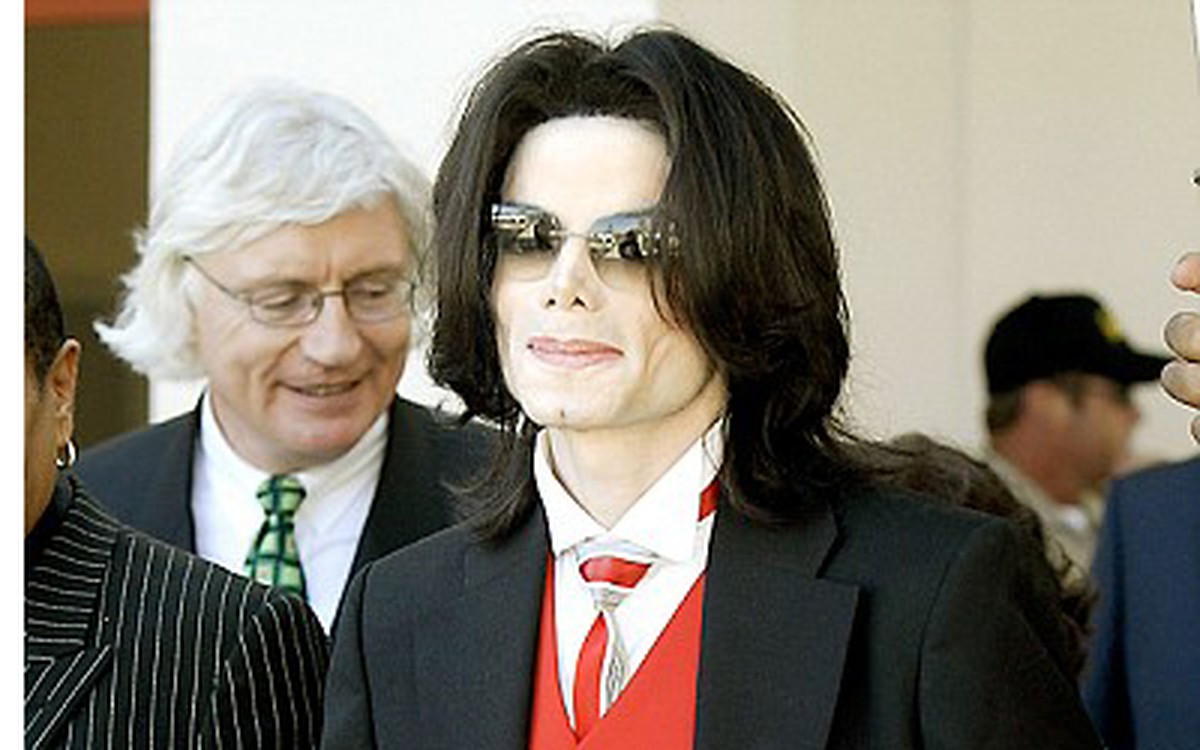 Michael Jackson bị một phụ nữ lạ mặt đòi bồi thường 2000 tỉ
