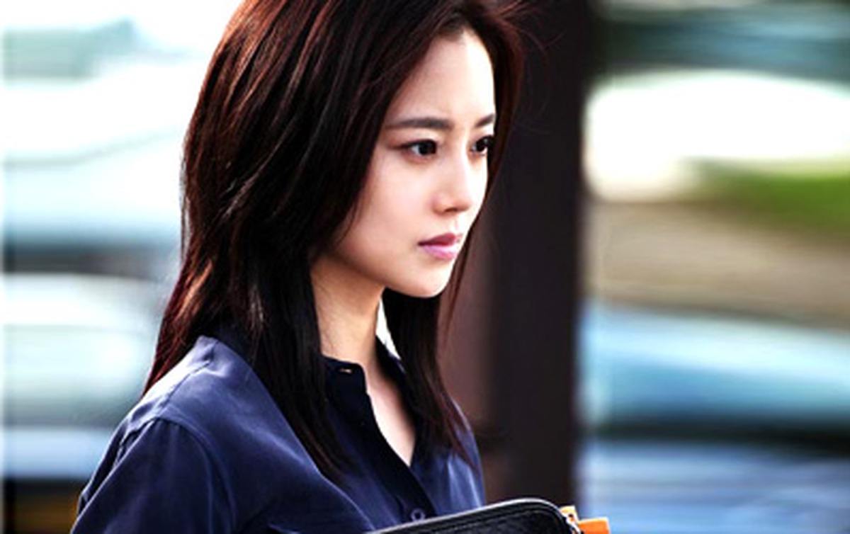 “Juliet Hàn” đẹp hút hồn với vẻ mặt lạnh tanh