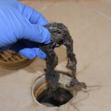 Lỗ thoát nước nhà tắm bốc mùi, xử lý thế nào?