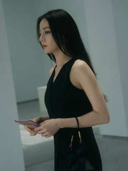 Địch Lệ Nhiệt Ba cắt hẳn bữa tối