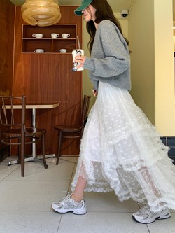 Cả set chân váy trông sang hơn hẳn nhờ 5 mẫu giày