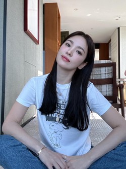 Mặc quần jeans theo phong cách tối giản: Song Hye Kyo chính là "chuyên gia"