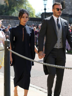 Victoria Beckham chỉ mặc một màu duy nhất khi gặp Hoàng gia và lý do khiến ai cũng phải gật gù khen thông minh!