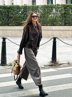 Phạm Thanh Hằng mặc gì cũng trẻ trung là nhờ 4 mẫu giày hack tuổi