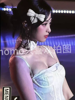 Nữ idol 18 tuổi mặc đồ quá bạo, fan bức xúc