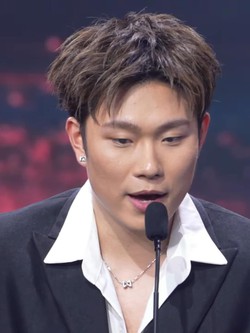 Một ngày tối sầm với Dương Domic