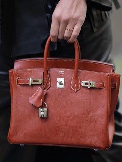 Túi Hermès mất giá, người giàu đã chùn tay?