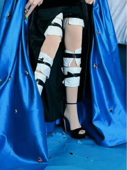 Cực hình đi thảm đỏ của mỹ nhân Cbiz