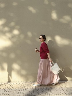 Cao chưa tới 1m60 nhưng Lê Hà Trúc vẫn hack dáng siêu đỉnh khi đi giày bệt, tất cả là nhờ 4 kiểu trang phục