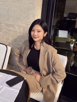 Mẹ tôi ngày xưa là "Hoa khôi công sở", mặc đẹp quanh năm nhờ sắm đủ 5 món đồ này