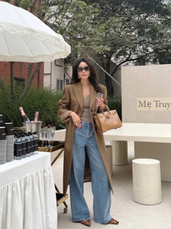 Mẹ tôi không chạy theo mốt mà trung thành với quần jeans ống đứng, mặc theo 5 cách này là đủ đẹp suốt 10 năm