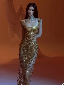 Mẫu Việt đẹp đến vô lý đang khiến dân tình hoang mang, ảnh quá khứ chỉ nặng 30kg?