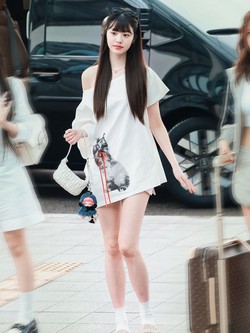 Đoạn video luộm thuộm của công chúa Kpop bị đào lại, tất cả vì combo dép lê và tất trắng?