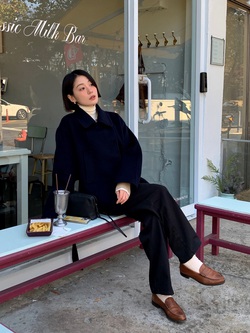 Dọn tủ đồ cuối năm chỉ cần giữ lại đúng 3 đôi giày bệt giúp cả outfit thêm sang trọng