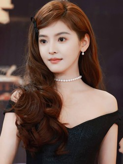Chương Nhược Nam xách váy khiến cả ngàn người mê, bắt trend tóc đang hot nhưng hơi fail