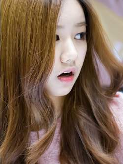 Nữ hoàng quảng cáo từng vượt mặt Suzy, giờ viral với khoảnh khắc ai thấy cũng muốn cưng chiều