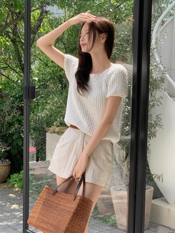 Kiểu áo hè đang "hot" hơn cả áo thun trắng: Trẻ và thanh lịch, phụ nữ 40+ mặc càng đẹp