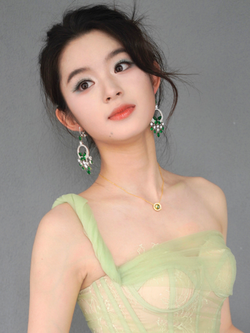 Phốt bông tai 8 tỷ khiến gia đình đại tiểu thư xứ Trung bị vạch trần: Hoá ra là hàng fake!