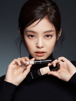 Jennie kết thúc mối quan hệ 6 năm, fan đồng tình vì idol không được coi trọng