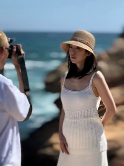 Không phải Song Hye Kyo, nữ diễn viên 43 tuổi này mới là "cao thủ" mặc đồ trắng