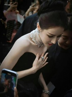 Địch Lệ Nhiệt Ba đẹp chấn động trời Âu, không góc máy nào có thể dìm nổi