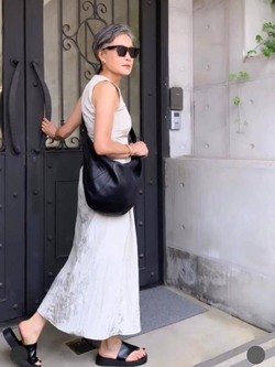 Học bí kíp mặc đẹp từ fashionista 70+ “đỉnh của chóp”: Vừa sang trọng vừa trẻ trung, lại toát ra khí chất quý phái