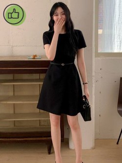 4 mẫu váy liền thân quen nhưng càng mặc càng khiến style của bạn già nua