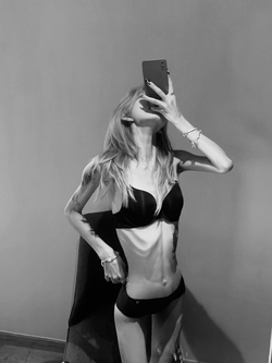 Con gái của 1 nữ diễn viên từng nặng gần 100kg, nay chỉ còn da bọc xương