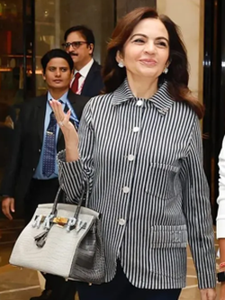 Túi Hermès da cá sấu của người phụ nữ giàu nhất châu Á gắn vật thể lạ