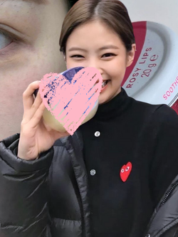 Đồ dưỡng môi huyền thoại của mùa lạnh: Giá rẻ không có đối thủ, Jennie cũng phải mê