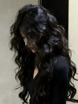 Thứ nước màu đen không bắt mắt nhưng uống vào tóc đẹp thôi rồi: U60 đầu không tóc bạc cũng nhờ vậy