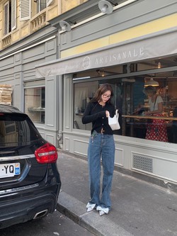 Mẫu áo thích hợp nhất để mặc khi trời không lạnh: Dễ phối đồ, sành điệu từ công sở ra phố