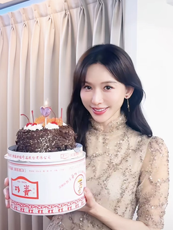 Ảnh sinh nhật của đại mỹ nhân 51 tuổi khiến trăm ngàn người kinh ngạc: 3 quy tắc giữ nhan sắc nhất định phải theo