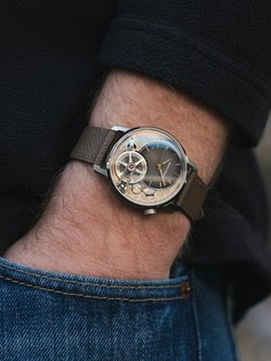 Choáng đồng hồ giá gần 1 tỷ đồng “cháy hàng” sau 3 ngày ra mắt: Vì sao Armin Strom khiến giới sưu tầm toàn cầu xuống tiền?