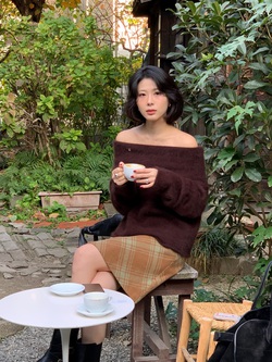 Hai tông màu trang phục đang "soán ngôi" đồ đen: Mặc lên nổi bật hơn nhưng sang trọng chẳng kém