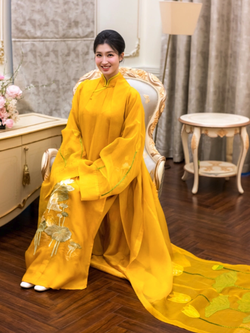 Cận cảnh cặp áo dài vàng toả ra 2 chữ "phúc khí" của vợ chồng Minh Hoàng - Phương Nhi