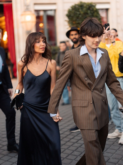 Con dâu út tương lai nhà Beckham bị chê già, ngoại hình như sinh đôi với mẹ chồng Victoria