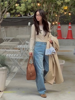 Style của phụ nữ ngoài 40 sẽ trẻ ra 5 tuổi nhờ 4 mẫu áo dài tay