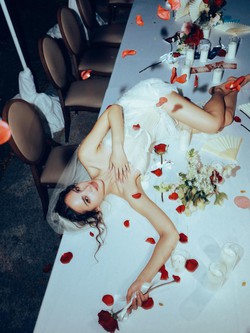 Tiệc độc thân viral của "bông hồng lai đẹp nhất Thái Lan": Bảo sao chỉ đi dạo TTTM cũng thành siêu sao!