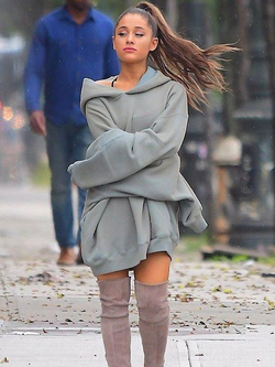 Ariana Grande tiết lộ lý do không muốn mặc quần ra đường suốt một khoảng thời gian