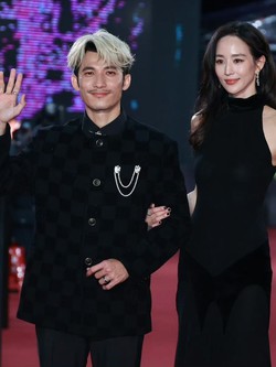 Mỹ nhân mê đắm Liên Bỉnh Phát: Làn da U50 như bị thời gian quên lãng, bí quyết đến từ 1 vật nhỏ