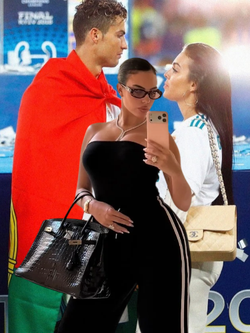 Vợ Ronaldo bận rộn làm ăn riêng giữa lúc chồng bỏ việc