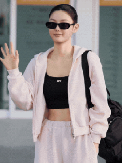 Kim Yoo Jung đổi style gái Mỹ