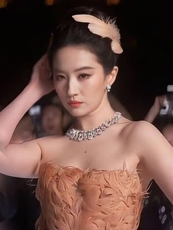Lưu Diệc Phi lại bị chỉ trích