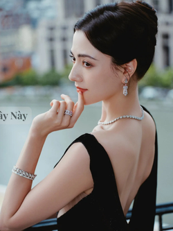 Mỹ nhân sắp thành "dâu hào môn" mới của Cbiz: Nhan sắc ma mị, style nào cũng diện đẹp