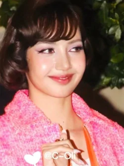 Lisa (BlackPink) lại thành tâm điểm